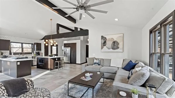 Smart TV, fireplace