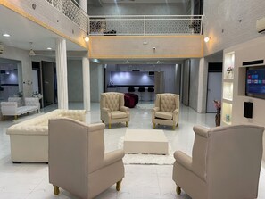 Interior - At the centre of everything you need, the best restaurants & nature. Airport 12m (Accra)