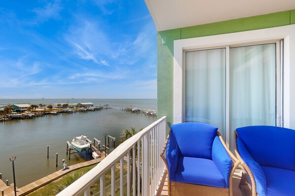 Property grounds - Waterfront condo with pool & breathtaking balcony views (Gulf Shores)
