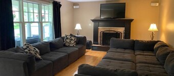 Spacious 4 bedroom, big pool & outdoor space. Close for local summer activities!