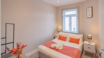 3 bedrooms, iron/ironing board, free WiFi, bed sheets