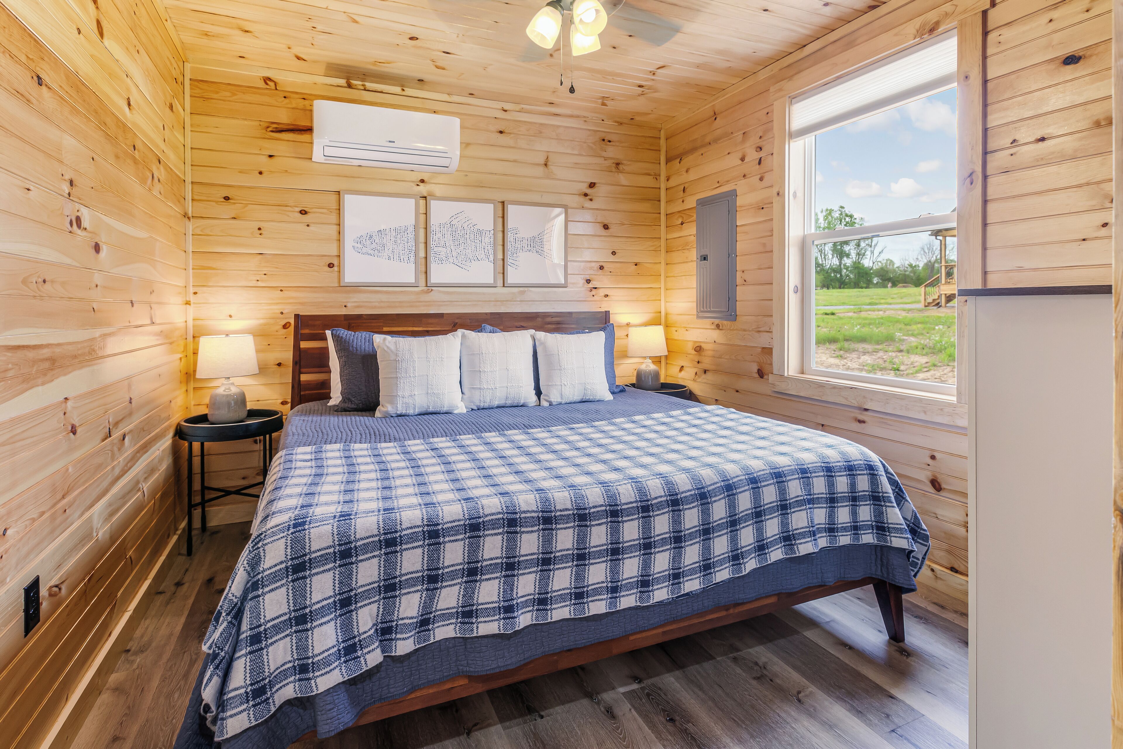 2 bedrooms, travel cot, free WiFi, bed sheets