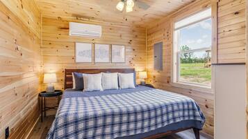 2 bedrooms, travel cot, free WiFi, bed sheets