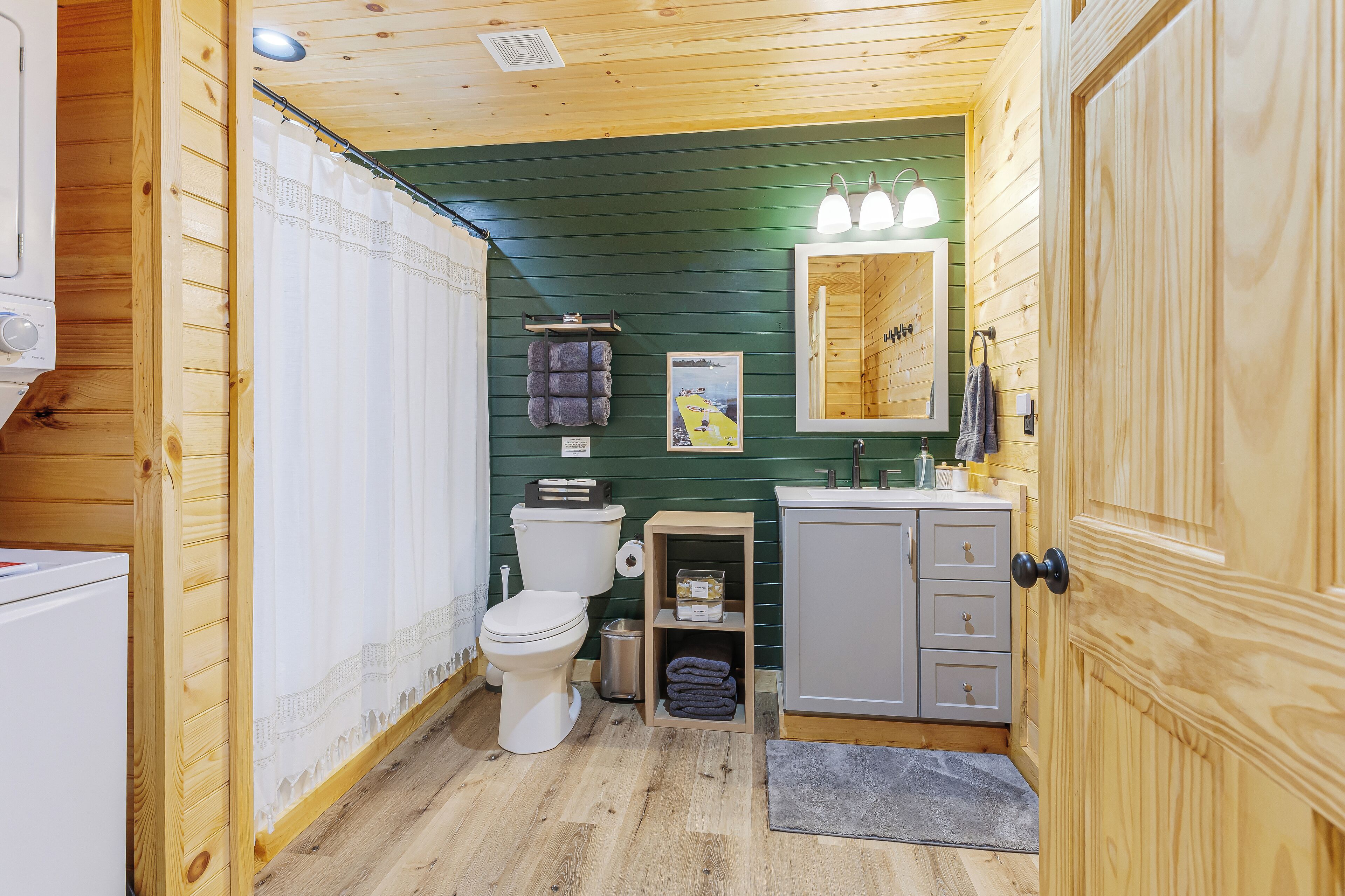 Haartrockner, Handtücher, Seife, Shampoo