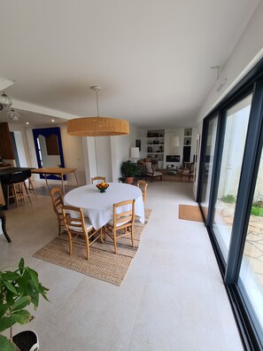 Dining - Maison au Bord de la mer (La Turballe)