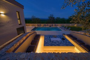 Innenpool, beheizter Pool