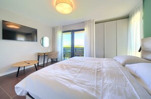 6 室のベッドルーム、アイロン / アイロン台、WiFi (無料)、ベッドシーツ