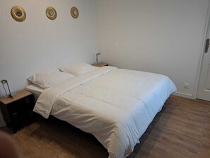 Premium bedding, memory-foam beds, individually furnished - Massy Appart Hotel (Massy)