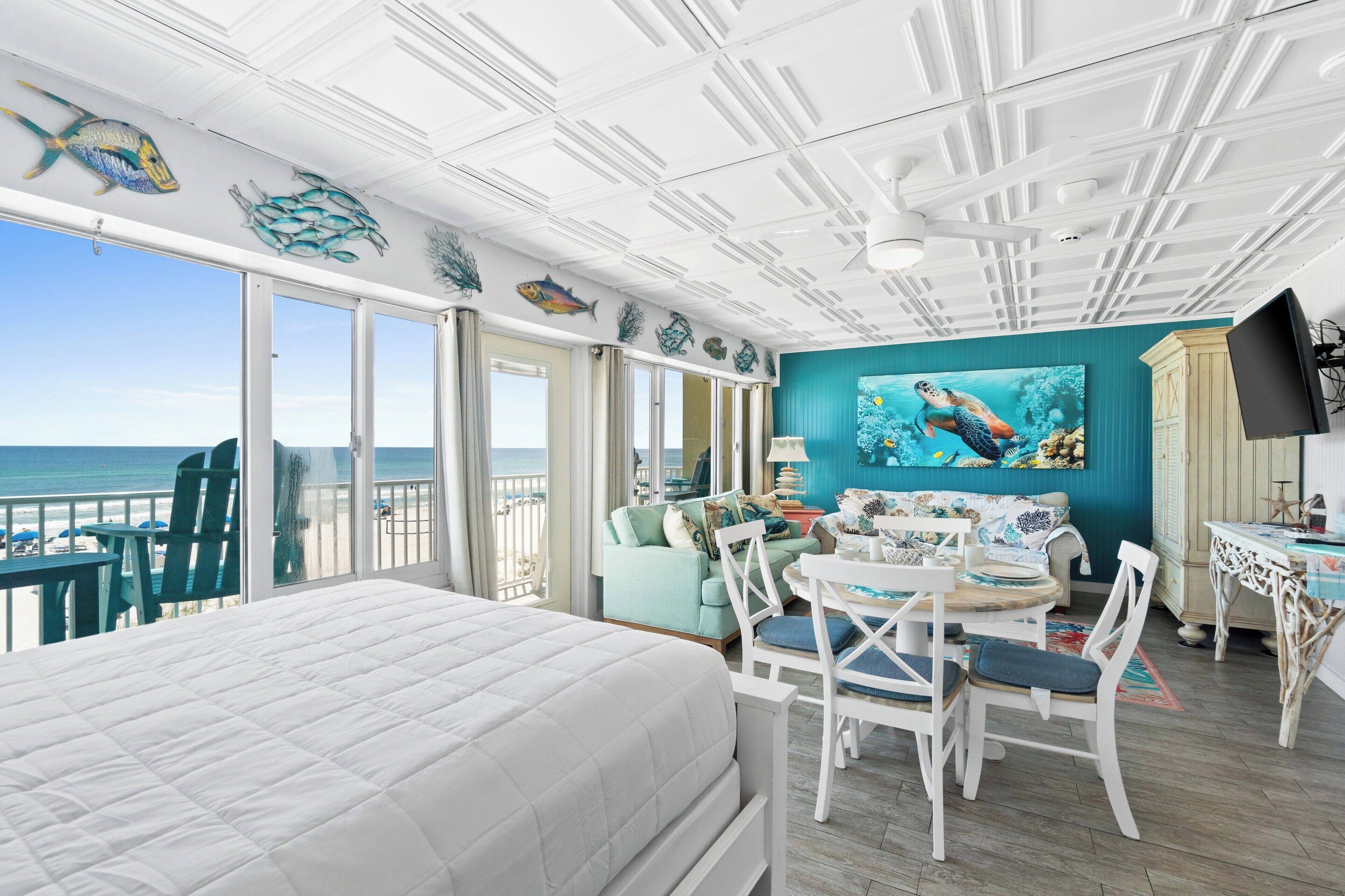 Deluxe Studio, Ocean View (311) | Individually decorated, individually furnished, bed sheets