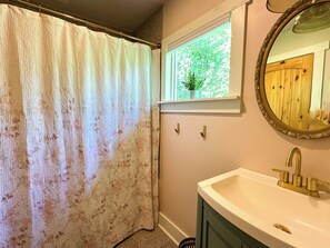 Hårføner, håndklær, såpe og sjampo