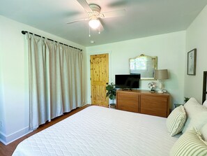 2 soverom, skrivebord, strykejern/-brett og wi-fi