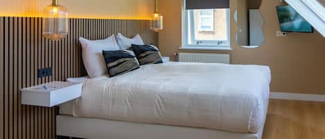 Deluxe Double Room, Garden View | In-room safe, soundproofing, free WiFi