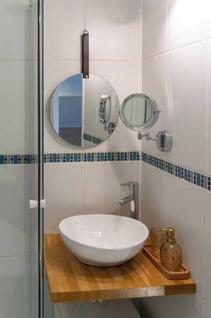 デラックス ダブルルーム ガーデンビュー | バスルーム