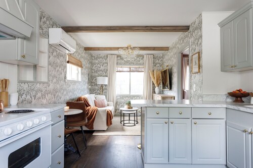 Charming Cottage on the Boise Bench. Minutes from downtown, BSU & the airport.