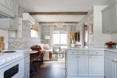 Charming Cottage on the Boise Bench. Minutes from downtown, BSU & the airport.