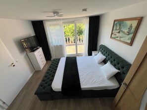 2 makuuhuonetta, silitysrauta/-lauta, vauvan matkasänky, ilmainen Wi-Fi