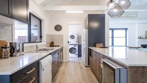 Mikrowelle, Ofen, Herdplatte, Geschirrspüler