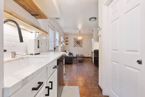 * Downtown Gem | Near Petco, Dining & Fun Spots *