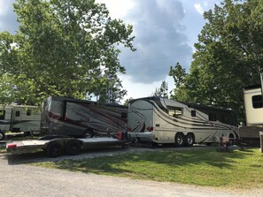 Property grounds - RV Site #42 pull through - Big Rig Friendly 65ftx28ft (Hardin)
