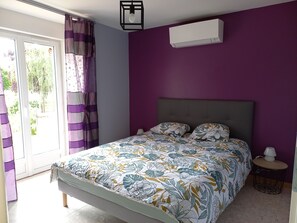 3 bedrooms, iron/ironing board, travel crib, bed sheets