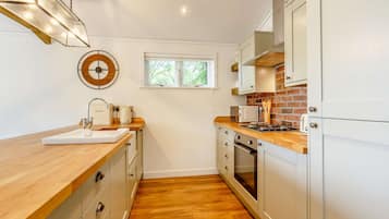 Fridge, dishwasher, cookware/dishes/utensils