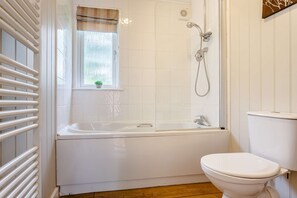 Sèche-cheveux, serviettes fournies