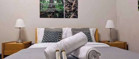 3 chambres, fer et planche à repasser, lit parapluie, Wi-Fi gratuit