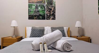 Rainforest Savers Apartment - Edinburgh City Condo