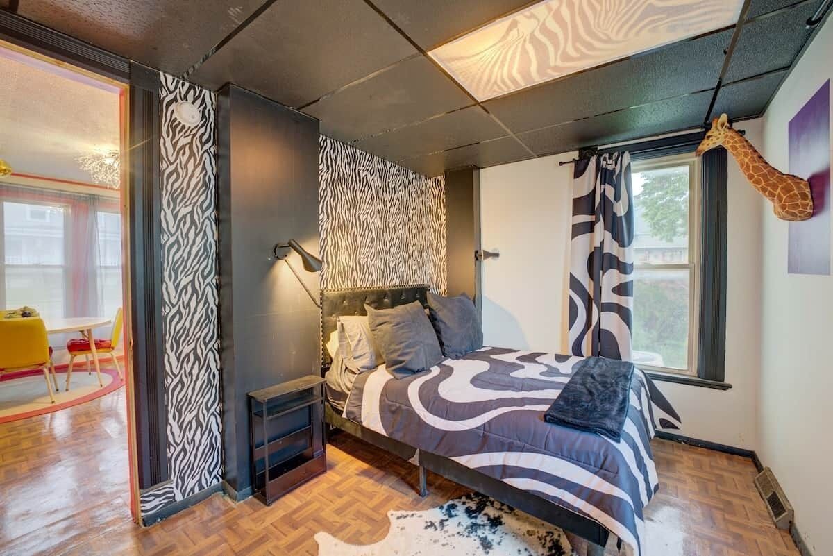 4 habitaciones, tabla de planchar con plancha, wifi y ropa de cama 