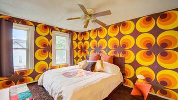4 bedrooms, iron/ironing board, WiFi, bed sheets