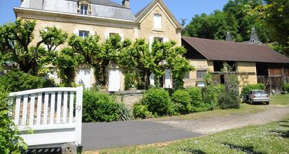 Maison de Maître à Sarlat Avec Parc et Spa