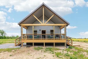 Exterior - Hot Tub~Firepit~Riverfront~Near Lake Cumberland (Jamestown)