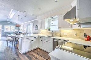 Refrigerador, horno, parrilla de estufa y lavavajillas 