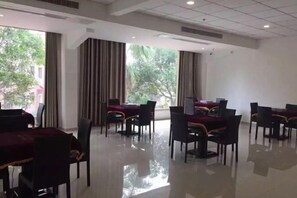 Dining - Red Apple Hotel (Luoyuan)