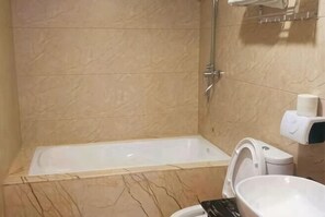 Bathroom - Red Apple Hotel (Luoyuan)