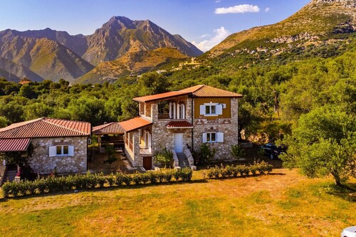 Siar | The Large Villa by PikHost