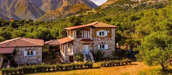 Siar | The Large Villa by PikHost