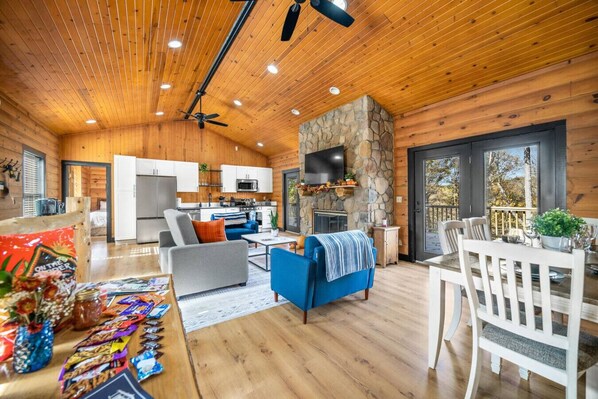 Télévision, cheminée, table de tennis de table