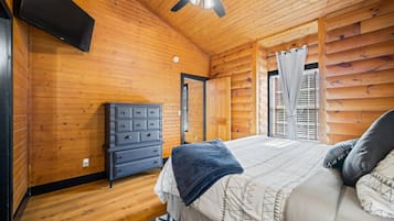 Desk, iron/ironing board, travel cot, WiFi