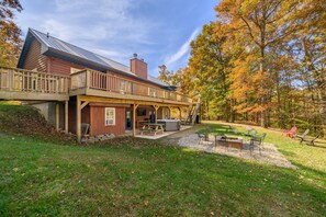 Outdoor dining - 1 Liberty Log Cabin (Nashville)