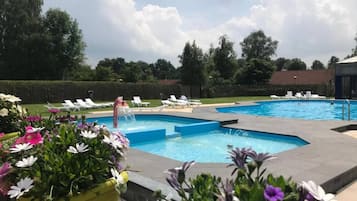 Piscina coperta, piscina all'aperto