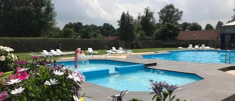 Piscine couverte, piscine extérieure
