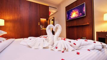 Standard Double or Twin Room | In-room safe, blackout drapes, soundproofing, free WiFi