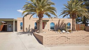Exterior - Southwestern eastside adobe with private pool! (Tucson)