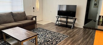 Lovely 1bed/1bath condo with free parking