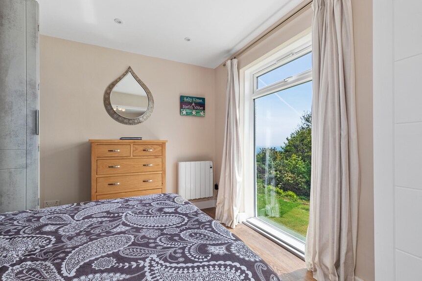 Salty Kisses - Sea Front Aparment - Freshwater East