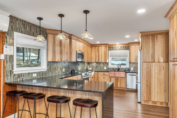 冰箱、微波炉、烤箱、炉灶