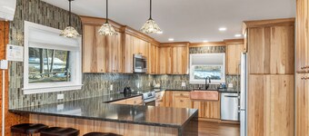 Relaxing Gunstock Chalet! Near Lake Winnipesaukee and Gunstock Mountain!