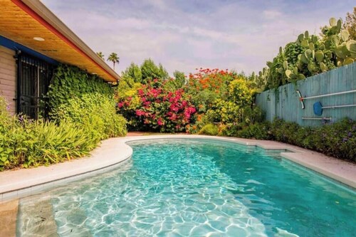 Agave Gardens / Colorful hideaway/pool!