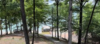 Hickory Harbor - Newly renovated lakefront retreat, sleeps 14 w/private dock